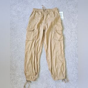 NWT Lululemon Athletica Tan Lightweight Adjustable MR Cargo Pants Sz Mesdium